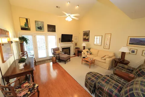404 Whitmore Ln, Durham, NC 27707 photo 5