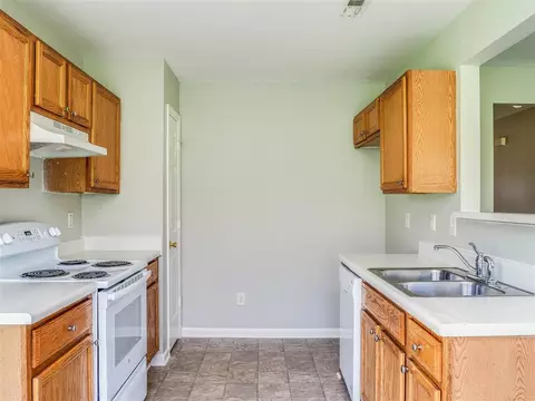 1035 Statler Dr, Durham, NC 27703 photo 4