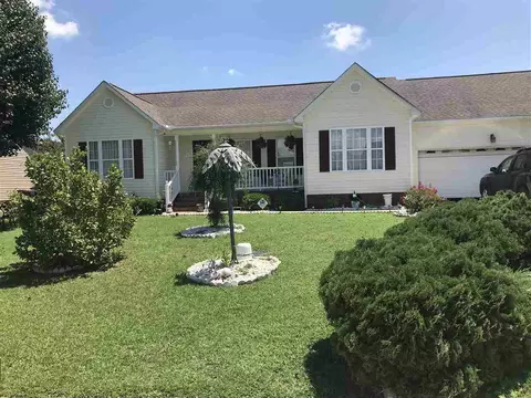 207 Bishop Ln, Dunn, NC 28334 photo 1
