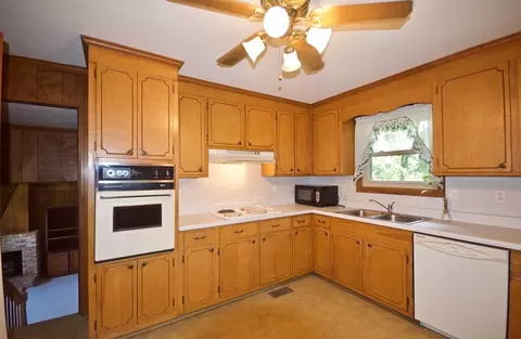 105 S Roderick Dr, Smithfield, NC 27577 photo 4