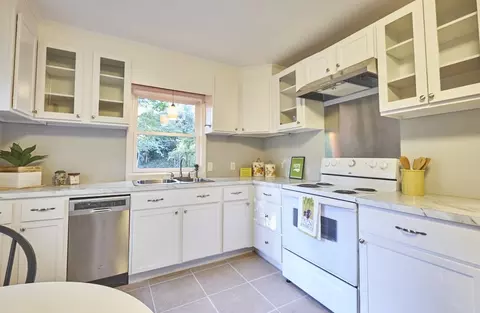 418 W Markham Ave, Durham, NC 27701 photo 9