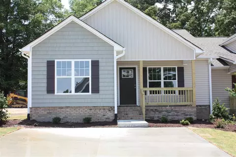 206 E Holmes St, Benson, NC 27504 photo 3