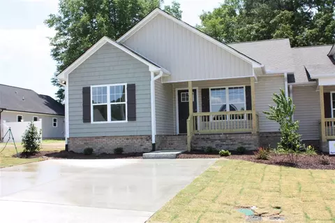 206 E Holmes St, Benson, NC 27504 photo 2