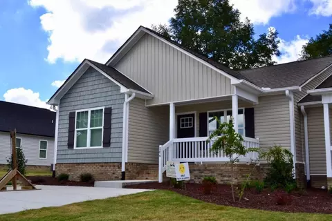 206 E Holmes St, Benson, NC 27504 photo 1