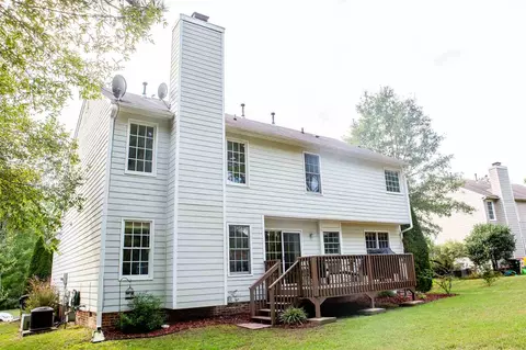 605 Crossing Dr, Durham, NC 27703 photo 4