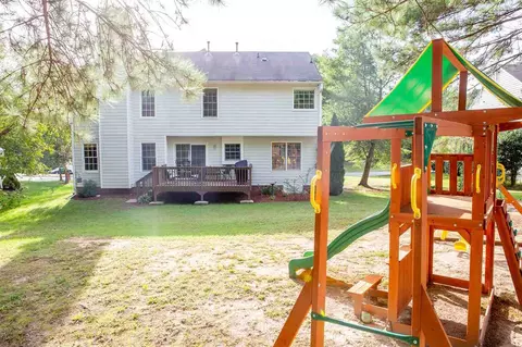 605 Crossing Dr, Durham, NC 27703 photo 5