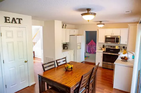 605 Crossing Dr, Durham, NC 27703 photo 10