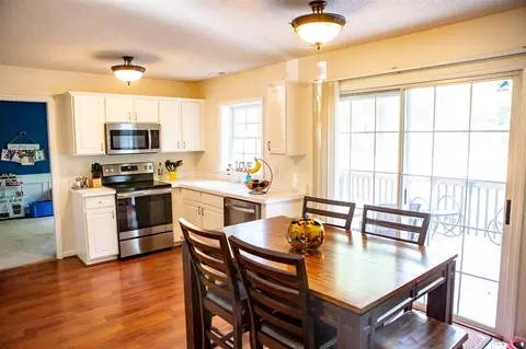 605 Crossing Dr, Durham, NC 27703 photo 9