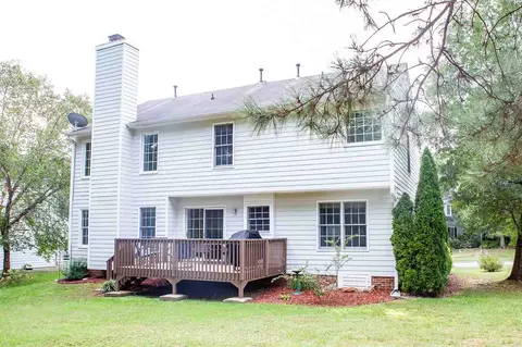 605 Crossing Dr, Durham, NC 27703 photo 3