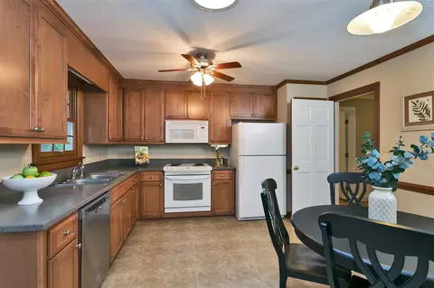 203 Dutchess Dr, Cary, NC 27513 photo 7