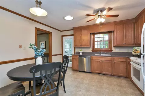 203 Dutchess Dr, Cary, NC 27513 photo 8