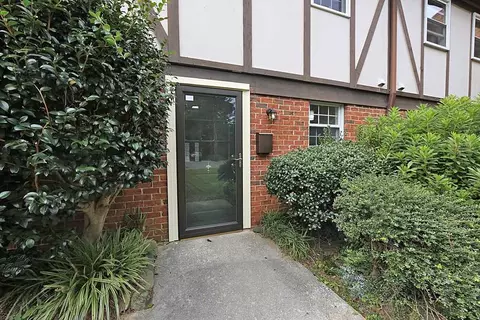 5809 Nottoway Ct #E, Raleigh, NC 27609 photo 2