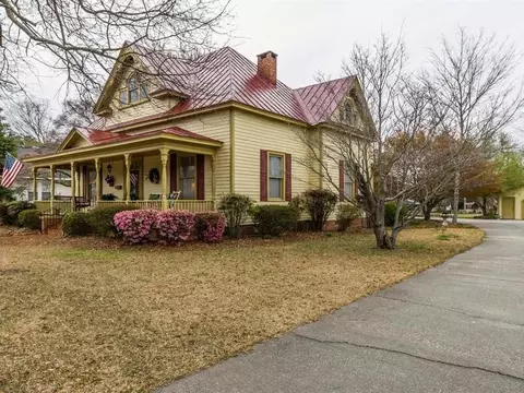 310 W Main St, Benson, NC 27504 photo 2