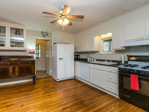 310 W Main St, Benson, NC 27504 photo 16