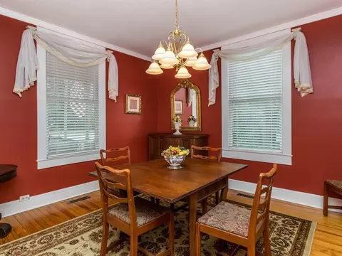 310 W Main St, Benson, NC 27504 photo 6