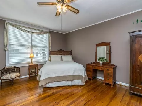 310 W Main St, Benson, NC 27504 photo 8