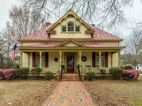 310 W Main St, Benson, NC 27504 photo 1