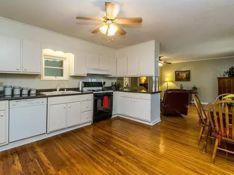 310 W Main St, Benson, NC 27504 photo 17