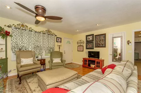 4705 Kinlock Dr, Durham, NC 27712 photo 9