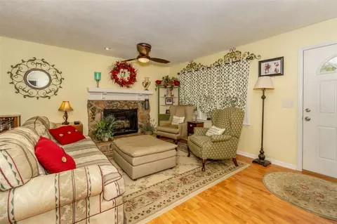 4705 Kinlock Dr, Durham, NC 27712 photo 6