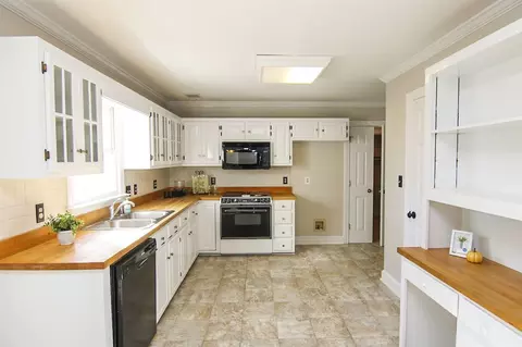 301 Kingston St, Pine Level, NC 27568 photo 10