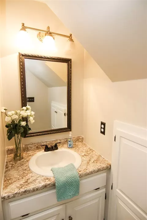 301 Kingston St, Pine Level, NC 27568 photo 6