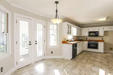301 Kingston St, Pine Level, NC 27568 photo 9