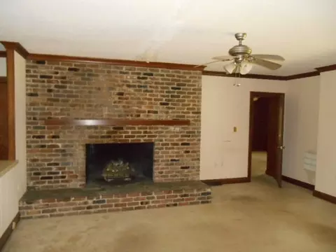 811 Trinity Dr W, Wilson, NC 27893 photo 3