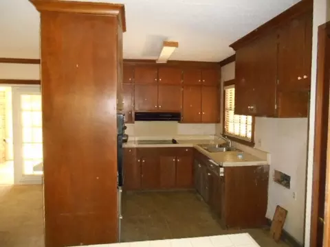 811 Trinity Dr W, Wilson, NC 27893 photo 4