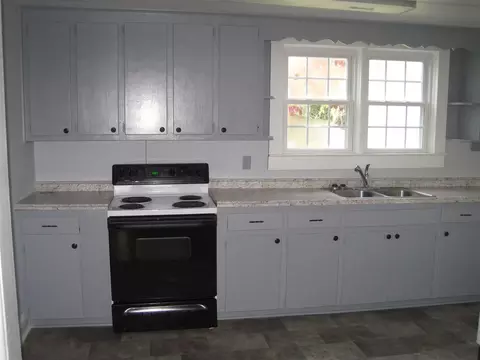 207 W E St, Erwin, NC 28339 photo 4