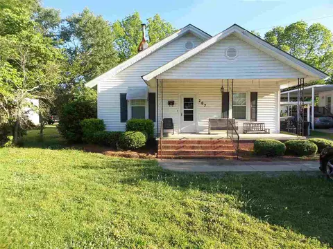 207 W E St, Erwin, NC 28339 photo 1