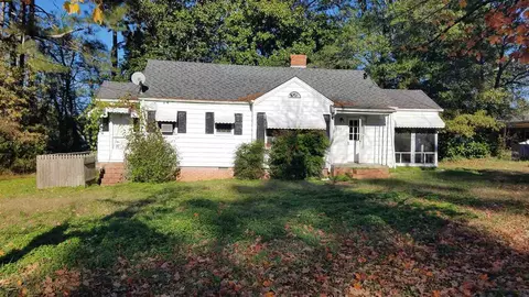 205 E Morgan St, Benson, NC 27504 photo 1
