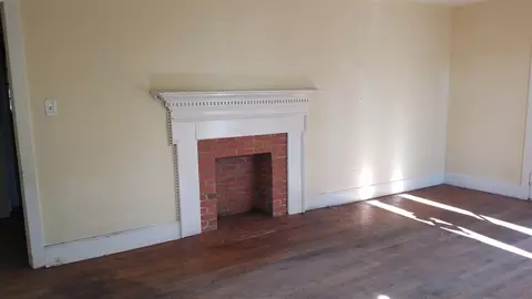 205 E Morgan St, Benson, NC 27504 photo 4