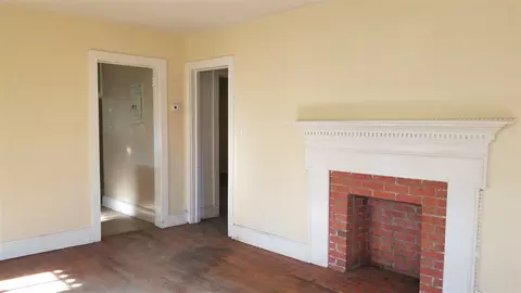 205 E Morgan St, Benson, NC 27504 photo 3
