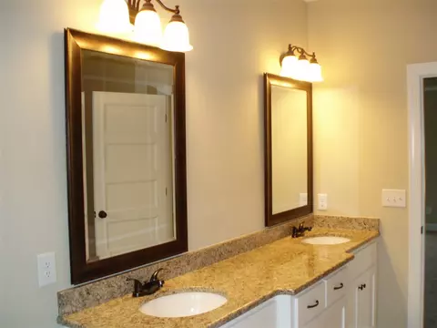 859 W Main St, Benson, NC 27504 photo 9