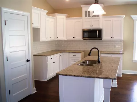 859 W Main St, Benson, NC 27504 photo 4
