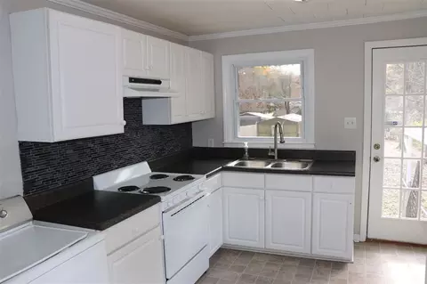 2820 Dodson St, Durham, NC 27703 photo 3