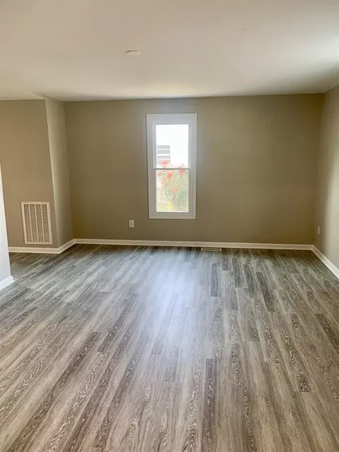 321 W Parrish Dr, Benson, NC 27504 photo 3
