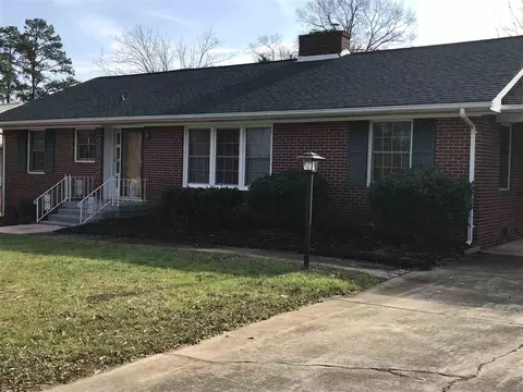 527 E Pine St, Graham, NC 27253 photo 1