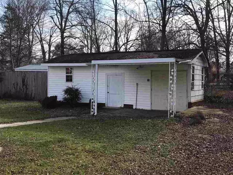 527 E Pine St, Graham, NC 27253 photo 3