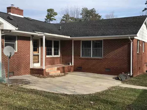527 E Pine St, Graham, NC 27253 photo 2