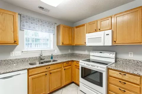 4621 Dolwick Dr, Durham, NC 27713 photo 9