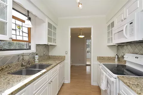 105 Cameron Ct, Cary, NC 27511 photo 9