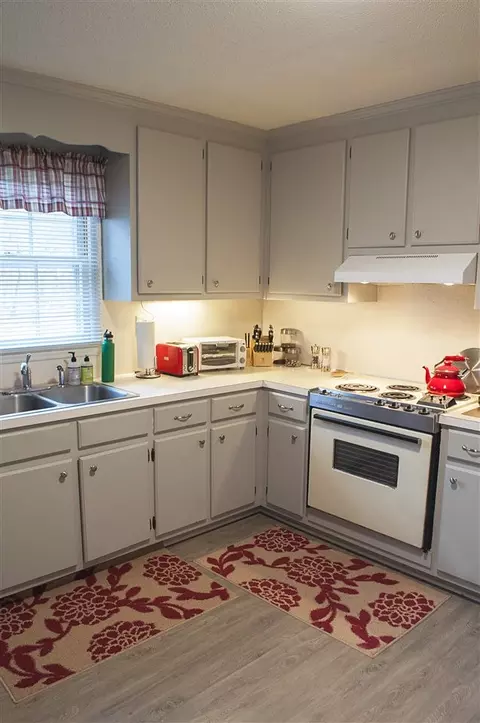 3517 Marquis Dr, Durham, NC 27704 photo 9