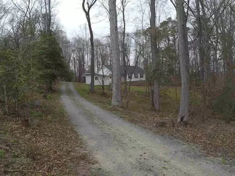 207 Lansing Dr, Benson, NC 27504 photo 3