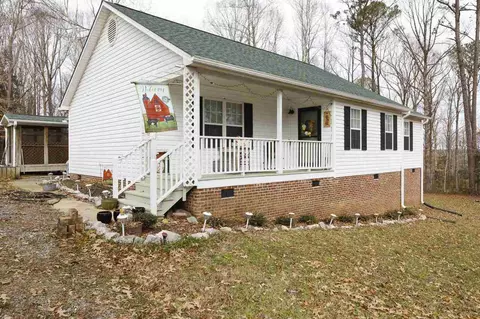 207 Lansing Dr, Benson, NC 27504 photo 2