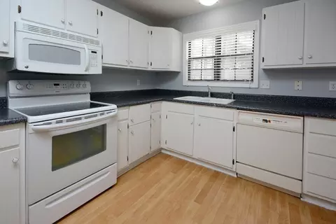 6 Willow Bridge Dr, Durham, NC 27707 photo 2