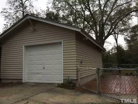 110 E Rose St, Smithfield, NC 27577 photo 3