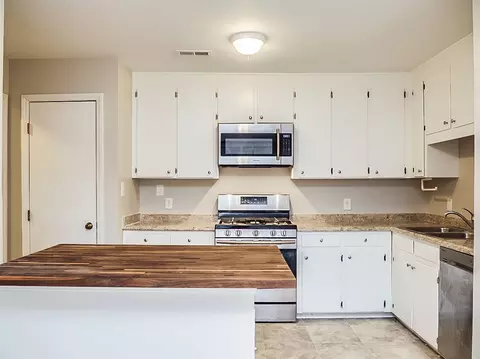 653 Bashford Rd, Raleigh, NC 27606 photo 2