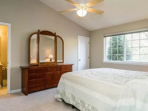 100 Foxcrest Ct, Cary, NC 27513 photo 12